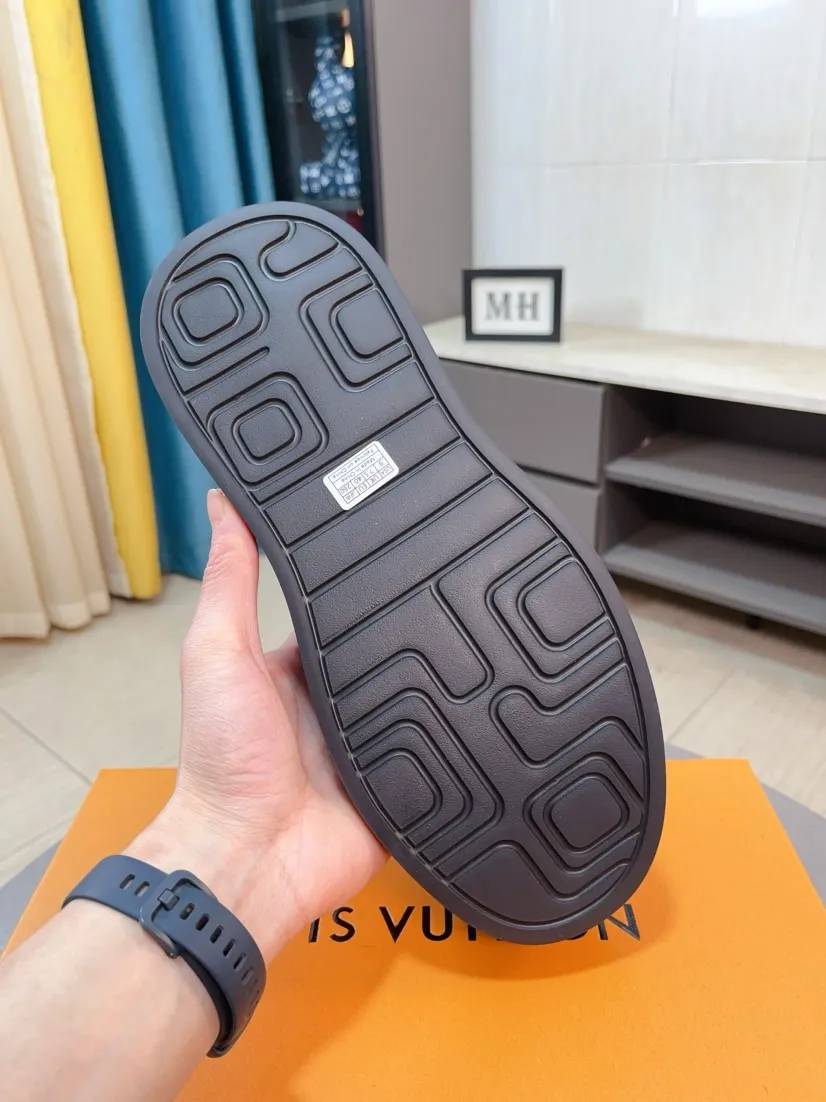 Men's men's shoes 💰500🌸🌸 LV styles are novel and fashionable, and the uppers are made of imported cowhide + LV special materials! Super trendy design! It’s eye-catching! The leather is soft, delicate, shiny and translucent, showing the ultimate handmade craftsmanship, and the fur lining is soft, comfortable and breathable! Size: 38-44